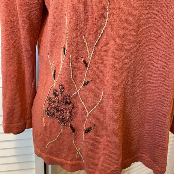 Ladies embroidered top - Picture 4 of 10